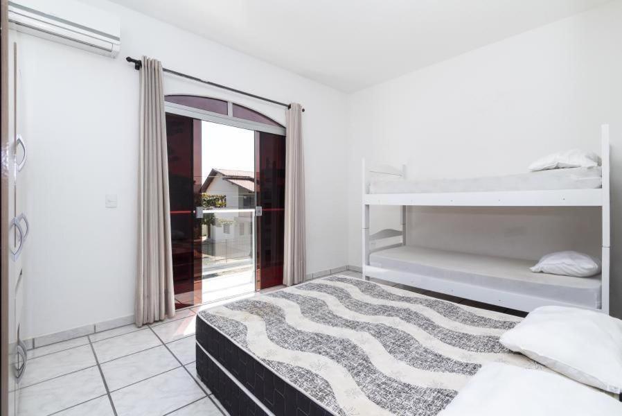 Residencial Ipe Amarelo Apartment บอมบินญัส ภายนอก รูปภาพ