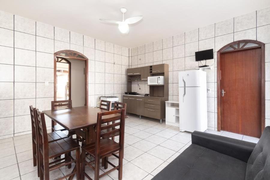 Residencial Ipe Amarelo Apartment บอมบินญัส ภายนอก รูปภาพ