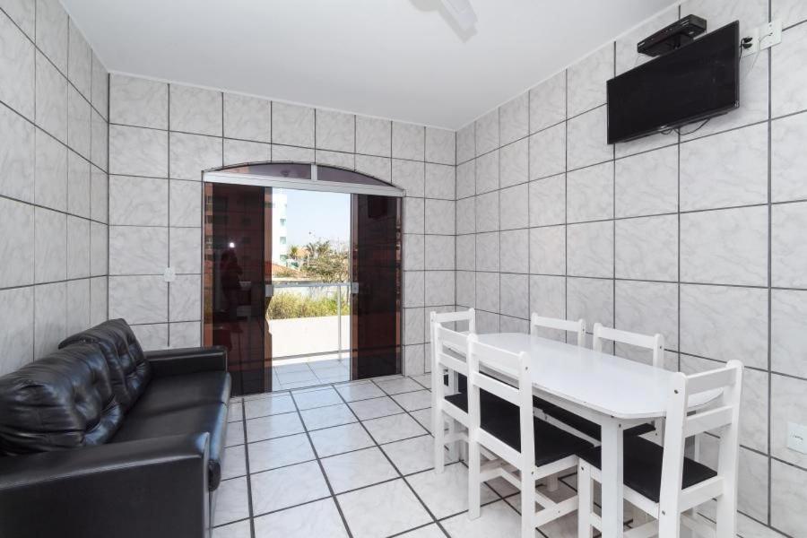 Residencial Ipe Amarelo Apartment บอมบินญัส ภายนอก รูปภาพ